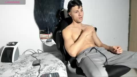 Snapshot of tyler_axel chatting on 06.27.26 tyler_axel online show from 06.27.26