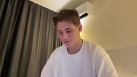 Snapshot of tyler_garrner chatting on 10.25.25 tyler_garrner online show from 10.25.25