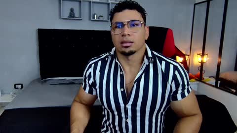 tyler_hank1 online show from 01.20.25