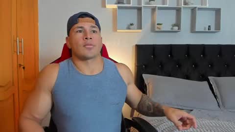 Snapshot of tyler_hank1 chatting on 04.24.26 tyler_hank1 online show from 04.24.26