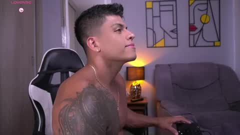Snapshot of tyler_muscle chatting on 05.28.26 David online show from 05.28.26
