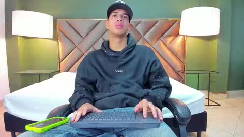Tyler Rodriguez online show from 10.23.25