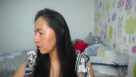Snapshot of tyna_b chatting on 06.10.26 Tyna online show from 06.10.26