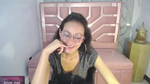 Snapshot of tyna_ch chatting on 02.04.25 TYNA online show from 02.04.25