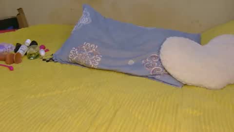 Snapshot of tynniee chatting on 02.06.26 tynniee online show from 02.06.26