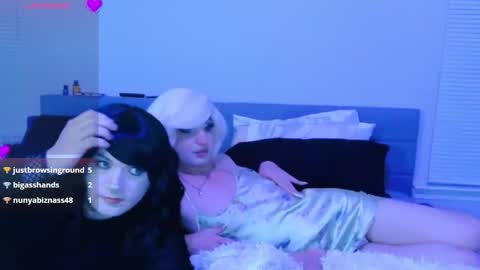 Snapshot of uhhh_lexi chatting on 11.30.25 Lexi online show from 11.30.25