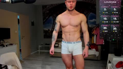 Snapshot of ukgymboy chatting on 01.18.25 James Iron online show from 01.18.25