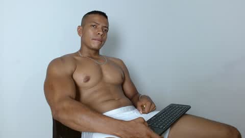 Felipe  model independent online show from 12.31.24