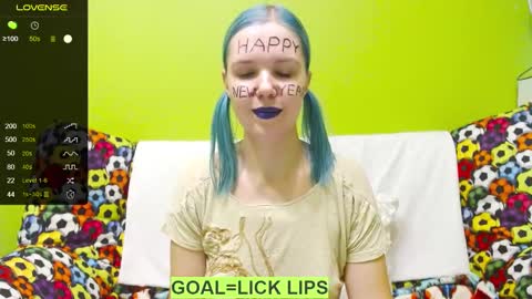 Snapshot of ultra_meow chatting on 12.30.24 Roxy online show from 12.30.24