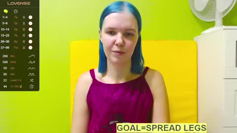 Snapshot of ultra_meow chatting on 10.03.25 Roxy online show from 10.03.25