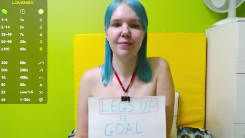 Snapshot of ultra_meow chatting on 04.08.26 Roxy online show from 04.08.26