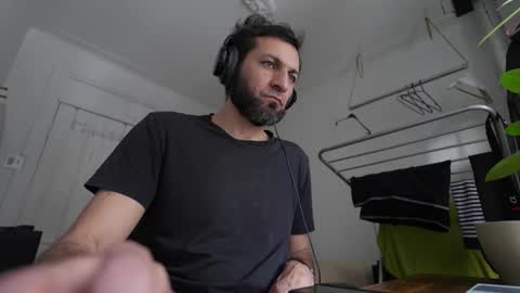 Snapshot of ultratoaster chatting on 12.18.25 ultratoaster online show from 12.18.25