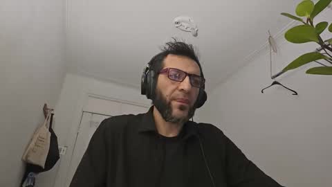 Snapshot of ultratoaster chatting on 12.19.25 ultratoaster online show from 12.19.25