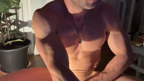 Um CM online show from 04.19.26