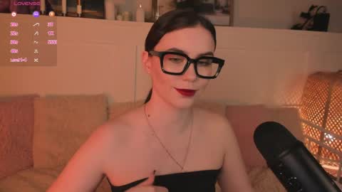 Una  online show from 04.10.26