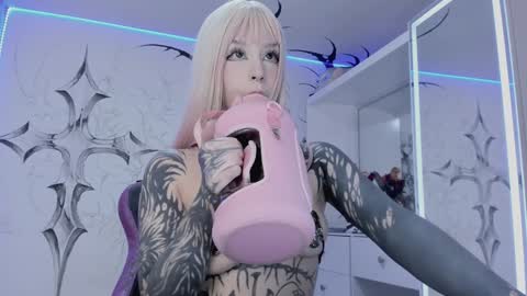 Snapshot of unachimbaherida chatting on 02.03.25 Elle Danielle online show from 02.03.25