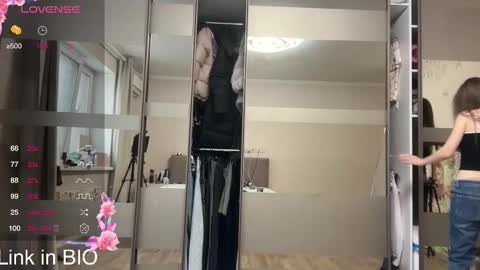 unarks online show from 03.17.26