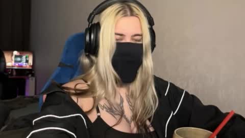 Snapshot of unaxyling chatting on 02.20.26 unaxyling online show from 02.20.26