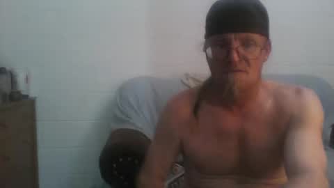 Snapshot of unclemuff chatting on 11.20.25 unclemuff online show from 11.20.25