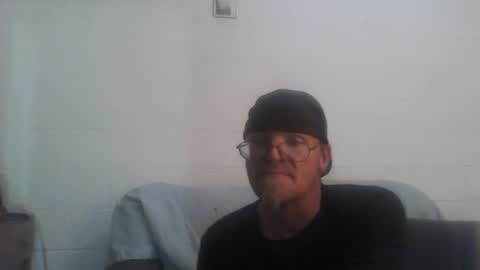 Snapshot of unclemuff chatting on 11.27.25 unclemuff online show from 11.27.25