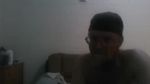 Snapshot of unclemuff chatting on 11.29.25 unclemuff online show from 11.29.25