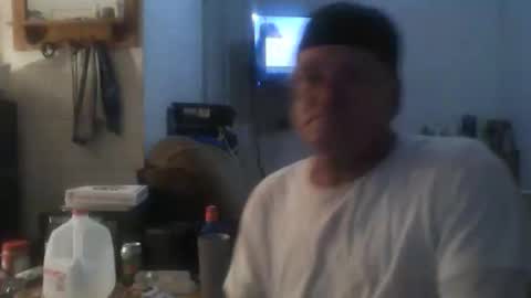 Snapshot of unclemuff chatting on 02.25.26 unclemuff online show from 02.25.26