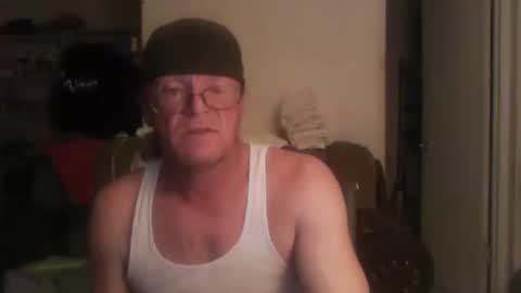 Snapshot of unclemuff chatting on 03.09.26 unclemuff online show from 03.09.26