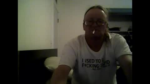 Snapshot of unclemuff chatting on 05.18.26 unclemuff online show from 05.18.26