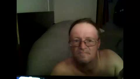 Snapshot of unclemuff chatting on 05.19.26 unclemuff online show from 05.19.26