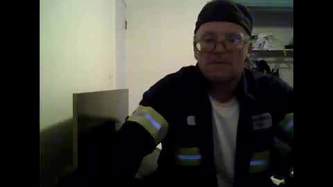Snapshot of unclemuff chatting on 05.28.26 unclemuff online show from 05.28.26