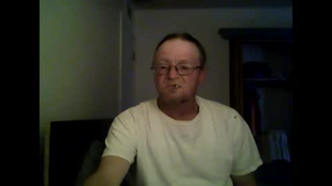 Snapshot of unclemuff chatting on 06.08.26 unclemuff online show from 06.08.26