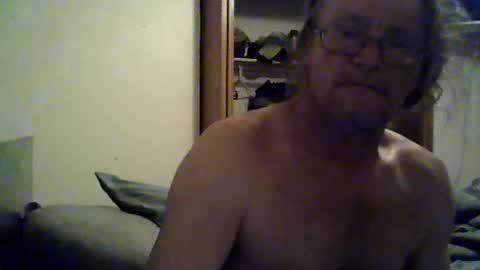 Snapshot of unclemuff chatting on 06.22.26 unclemuff online show from 06.22.26