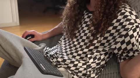 Mister Uncut online show from 11.18.25