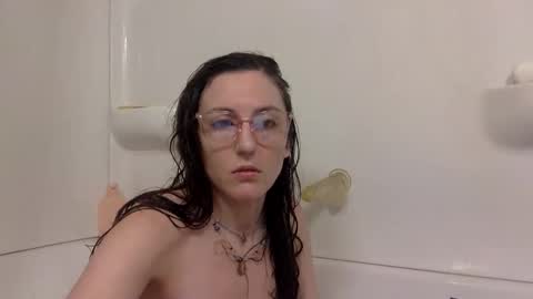 Lola Moonstone online show from 01.11.26