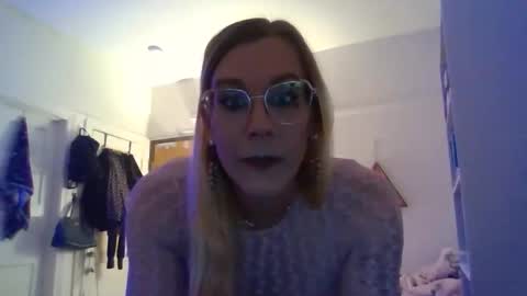 Snapshot of unicornslut333 chatting on 11.23.25 UnicornSlut333 online show from 11.23.25