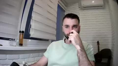Snapshot of unnknow2024 chatting on 04.04.26 SlavaVibes online show from 04.04.26