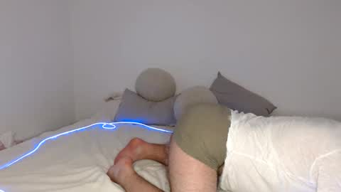 Snapshot of unveilx_ chatting on 04.12.26 unveilx_ online show from 04.12.26