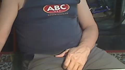 Snapshot of updownunder chatting on 02.05.25 Freddie online show from 02.05.25