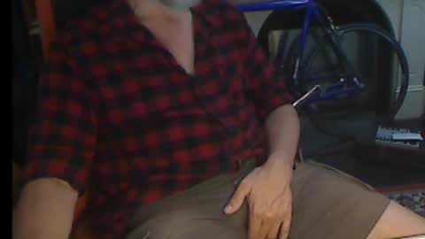 Snapshot of updownunder chatting on 03.03.25 Freddie online show from 03.03.25