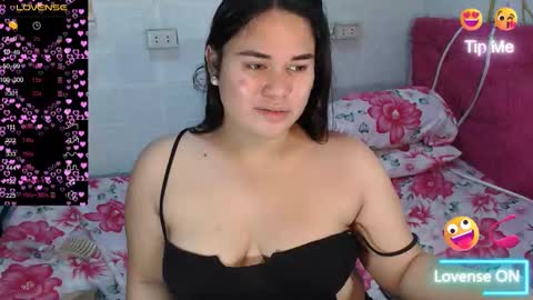 Snapshot of ur_baby_rebbecca chatting on 12.08.24 SINGLE online show from 12.08.24