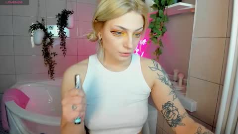 Snapshot of ur_charlie chatting on 01.15.26 Cute Elf Girls online show from 01.15.26