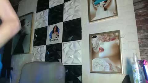 Snapshot of ur_chrizzy_fav chatting on 10.20.25 chrizzy online show from 10.20.25