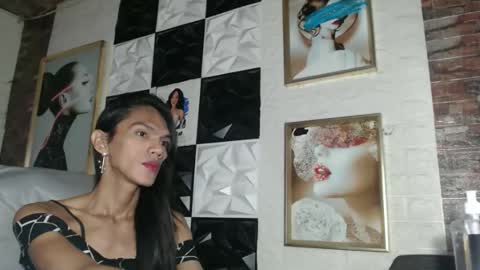 Snapshot of ur_chrizzy_fav chatting on 10.21.25 chrizzy online show from 10.21.25