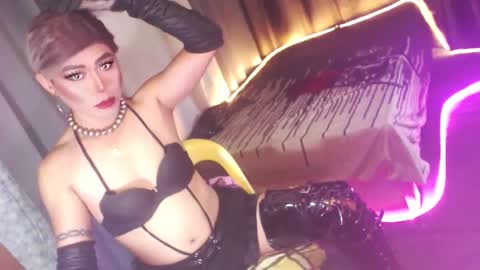 MISS ANNA online show from 12.05.25