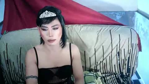 Snapshot of ur_dominatrix chatting on 04.21.26 MISS ANNA online show from 04.21.26