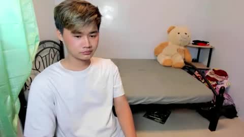 Snapshot of urasian_jhon1 chatting on 11.24.25 jhon online show from 11.24.25