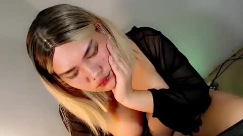 Snapshot of urasian_pampelatch chatting on 03.05.26 MarieMars online show from 03.05.26