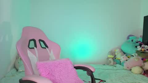 Snapshot of urbaby6irl chatting on 02.20.26 Danielle online show from 02.20.26