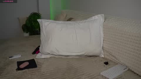 Snapshot of urblonde001 chatting on 06.14.26 Ksenia Pterson online show from 06.14.26