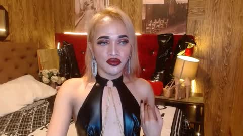 KENDALL online show from 01.04.25